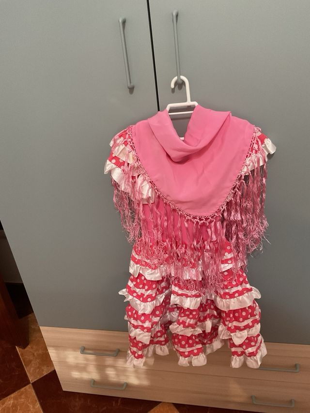 Traje de Sevillanas rosa con lunares