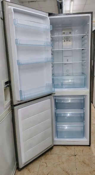 Nevera/Congelador Acero Inox. 1,87m
Marca: Daewoo