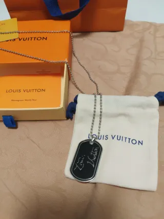 Collar Louis Vuitton Plata Negro