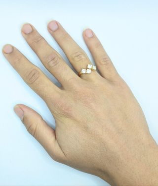 Anillo de oro de 18k circonita, 1.46 g, T-15.