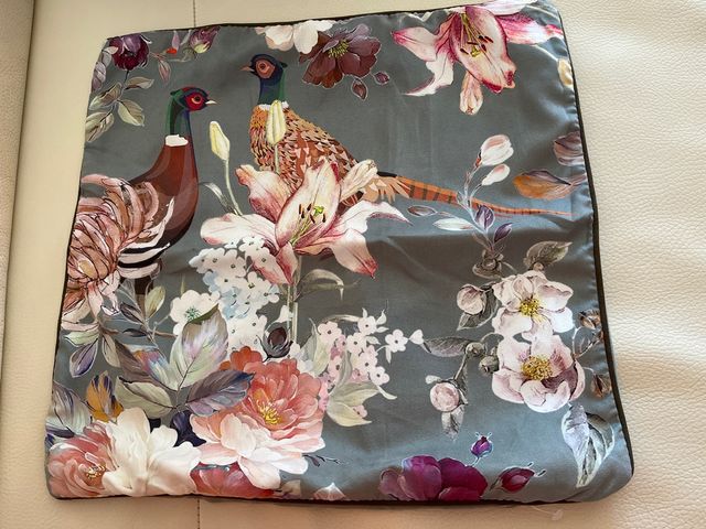 Funda Cojín Satén Diseño Aves y Flores