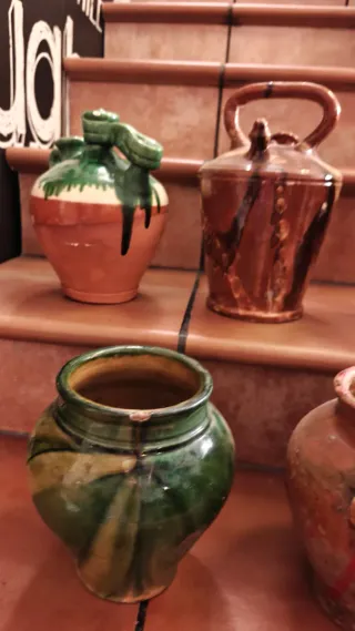 Botijos y jarrones de cerámica y barro