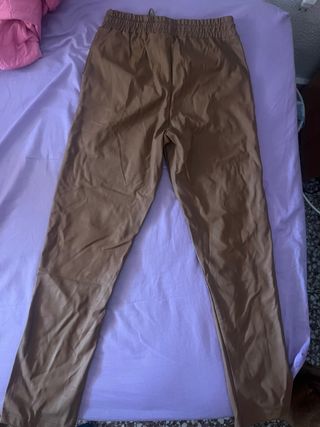 Pantalón efecto piel marrón