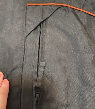 Anorak Negro y Naranja