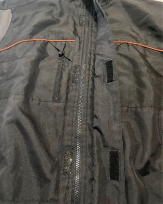 Anorak Negro y Naranja