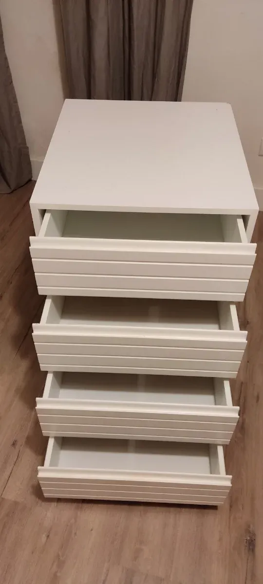 Cajonera blanca de plástico