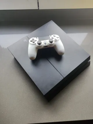 PS4 (PlayStation 4) 1TB Negra + mando