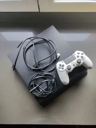 PS4 (PlayStation 4) 1TB Negra + mando