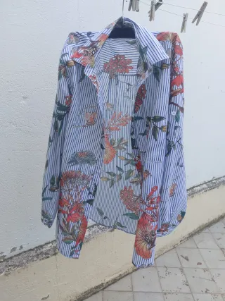 Camisa de rayas con flores
