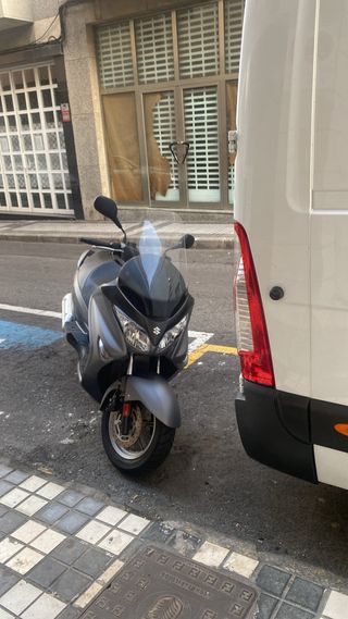 Suzuki Burgman 200cc Moto