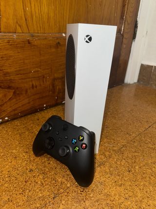 Xbox Series S Blanca + Mando