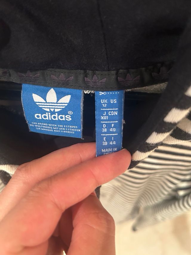 Sudadera Adidas Rayas Blancas y Negras
