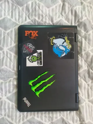 Portátil Lenovo Negro con Stickers