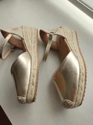 Sandalias doradas Virucci T.37