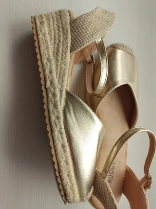 Sandalias doradas Virucci T.37