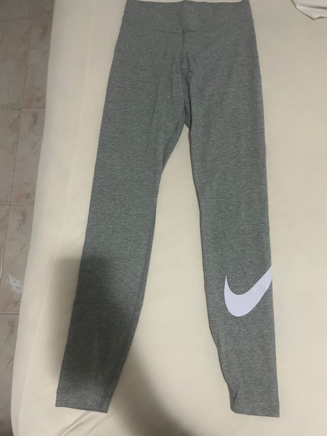 Mallas Nike grises con logo