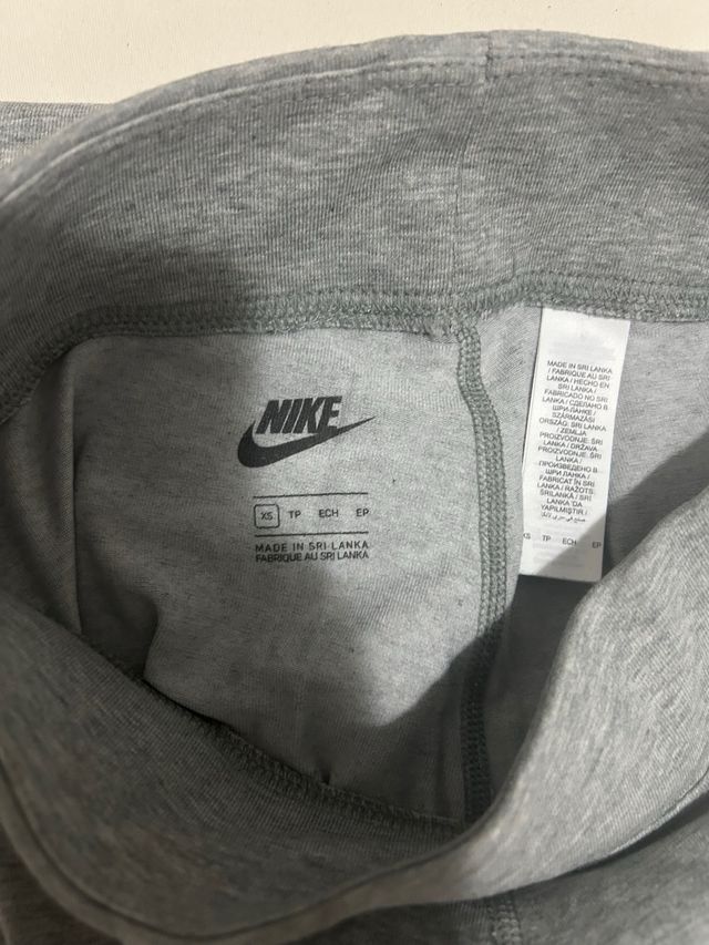 Mallas Nike grises con logo