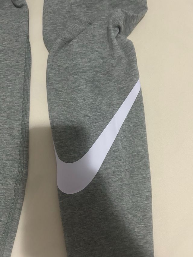 Mallas Nike grises con logo