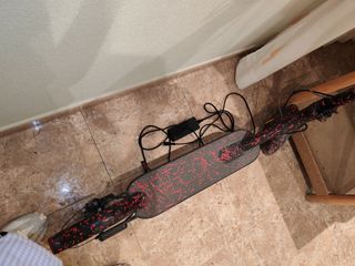 Patineta eléctrica con cargador y accesorios