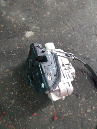 CERRADURA PUERTA DELANTERA DERECHA SEAT LEON (1P1