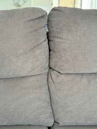 2 sofas grises de 2 plazas