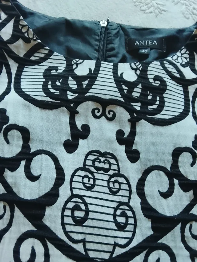 Elegante Vestido estampado negro y blanco T.40