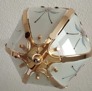 Lámpara de techo dorada con cristal