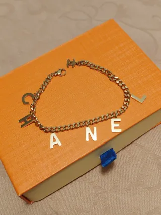 Pulsera Chanel Dorada Letras