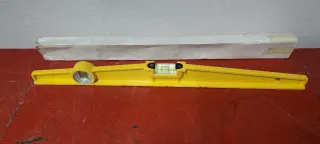 Nivel de burbuja, acero inoxidable amarillo.