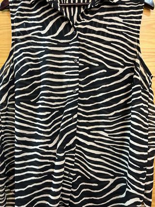 Camisa sin mangas estampado cebra Talla XL. 46