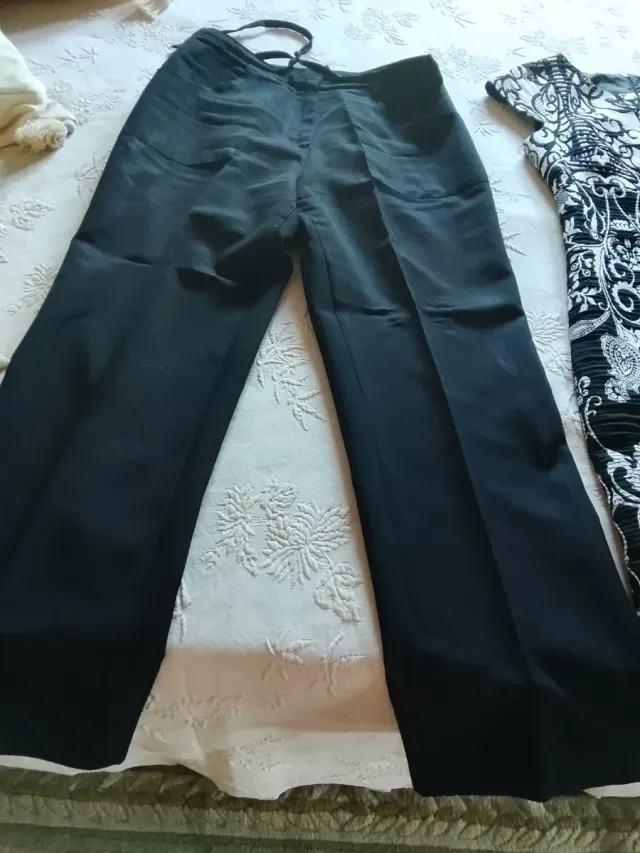 Pantalón negro clásico T. 42