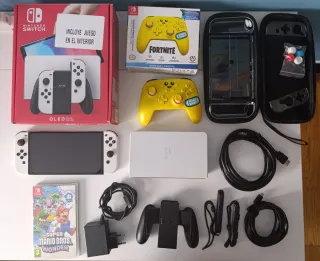 Nintendo Switch OLED + telecomando Fortnite + Super Mari