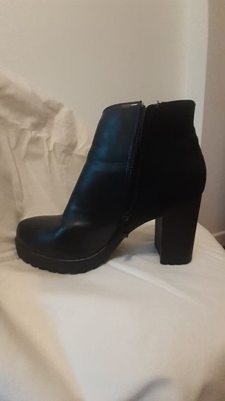 Botines de tacón negros