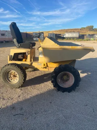 Dumper con volquete hidráulico 