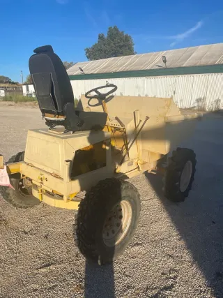 Dumper con volquete hidráulico 