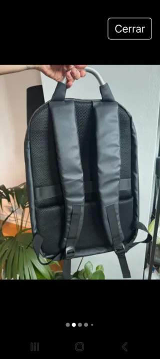 Mochila gris con asa metálica,semirigida,avion