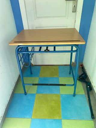 Pupitre escolar madera y metal azul