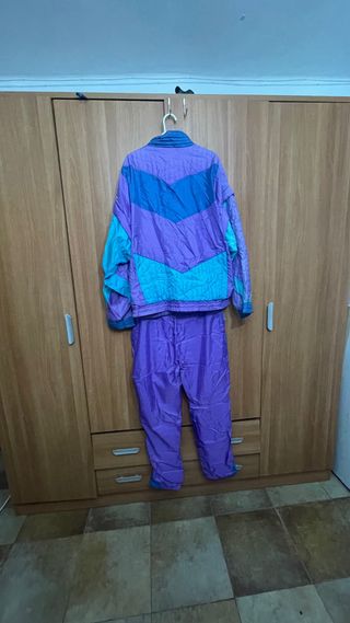 Chándal años 90 morado y turquesa