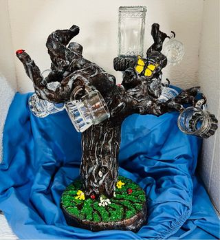 tronco botellero con copas chupitos y botella