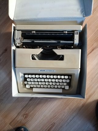 Máquina de escribir Olivetti Lettera 25