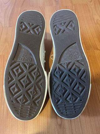 Converse Talla 35 Beige y Blanco.