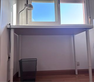 Mesa Escritorio + Lámpara + Papelera