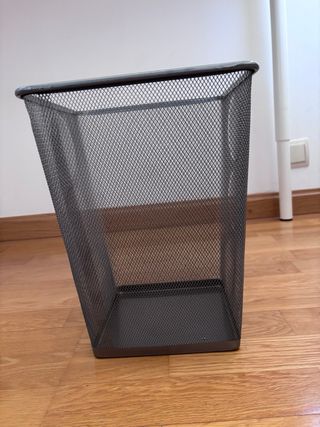 Mesa Escritorio + Lámpara + Papelera