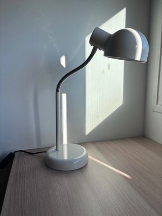 Mesa Escritorio + Lámpara + Papelera