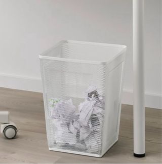 Mesa Escritorio + Lámpara + Papelera