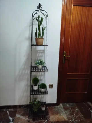 Estantería de forja negra