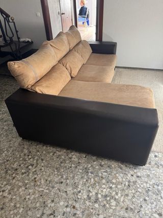 Sofá de cuero y tela muy cómodo