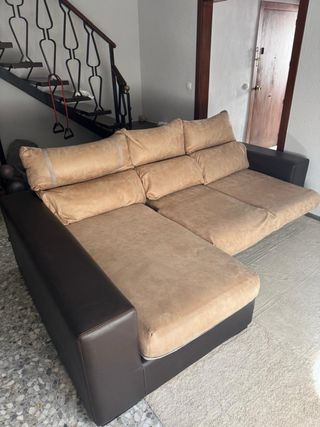 Sofá de cuero y tela muy cómodo