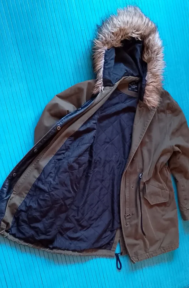 PARkA  J.Crew verde militar con capucha