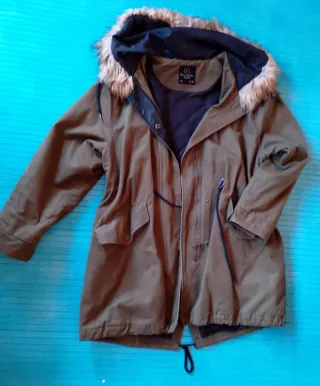 PARkA  J.Crew verde militar con capucha